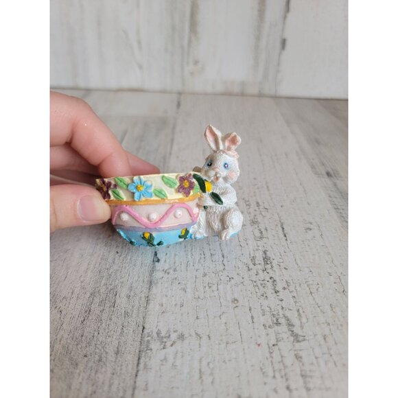 Vintage Easter bunny egg holder flower pattern home decor - Picture 2 of 6